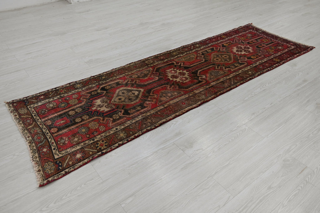 red Runner rug 2' 6" x 8' 3"