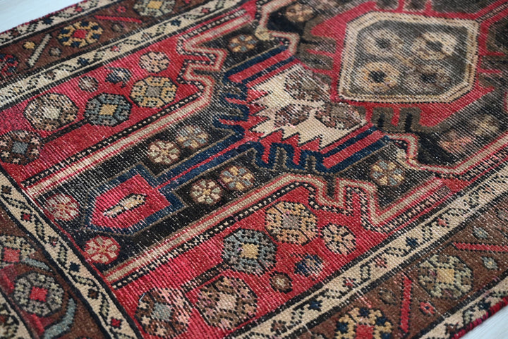 red Runner rug 2' 6" x 8' 3"