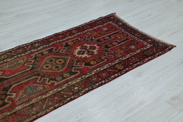 red Runner rug 2' 6" x 8' 3"