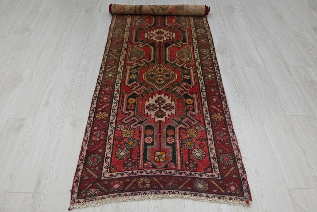 red Runner rug 2' 6" x 8' 3"