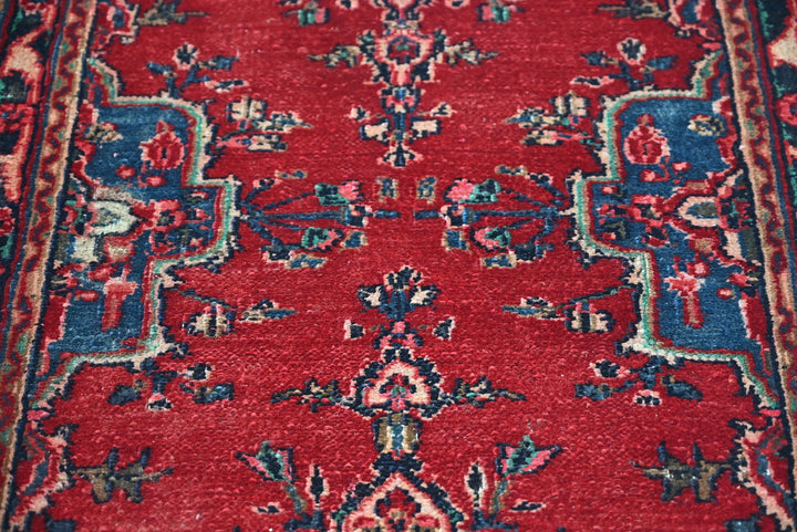 red Medium rug 2' 7" x 6' 11"