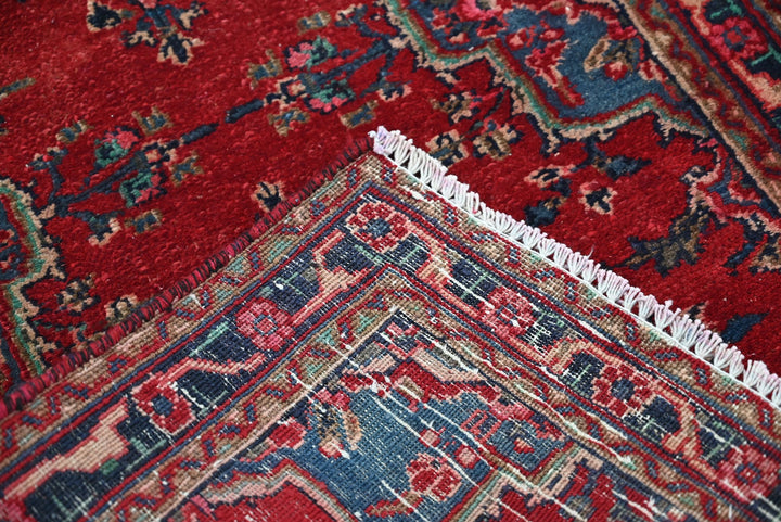 red Medium rug 2' 7" x 6' 11"
