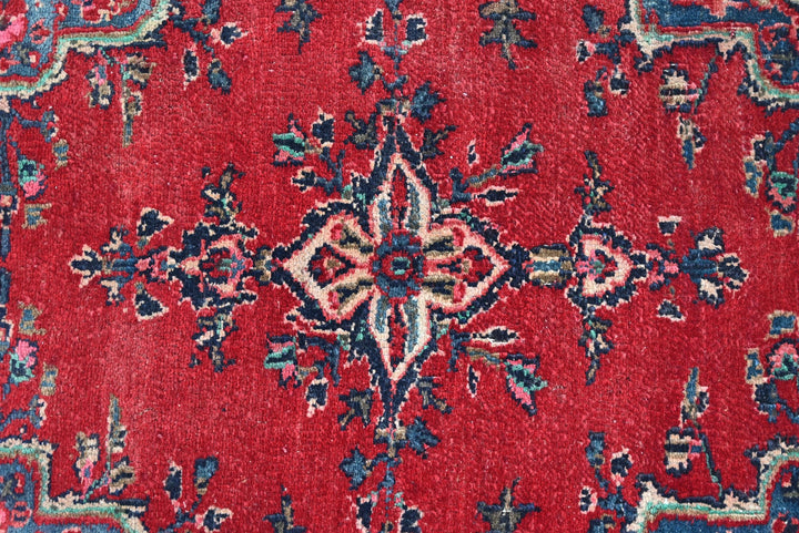 red Medium rug 2' 7" x 6' 11"