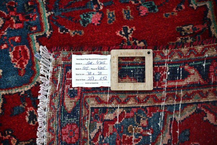 red Medium rug 2' 7" x 6' 11"