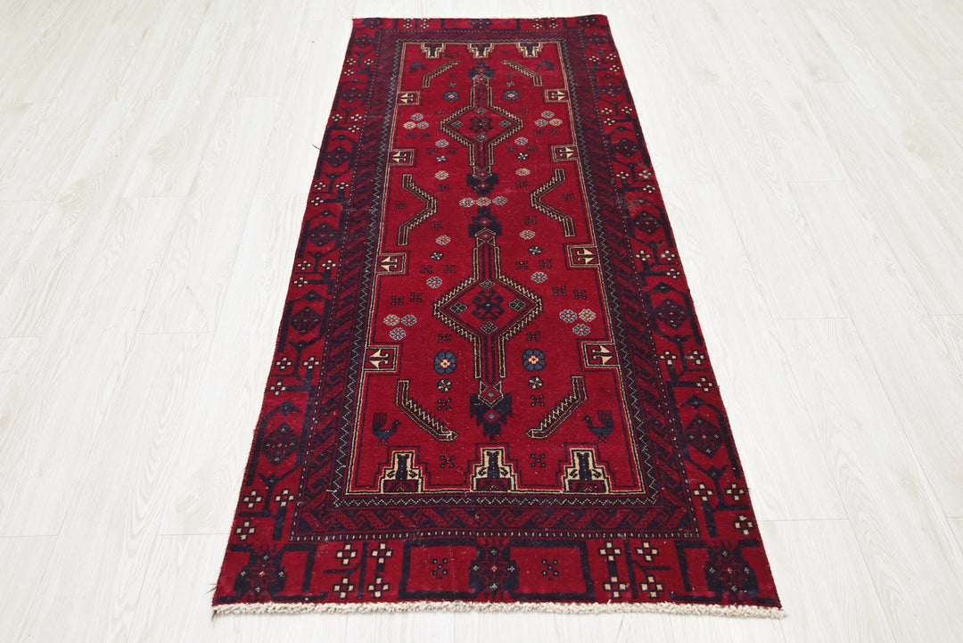 red Accent rug 2' 7" x 6' 4"