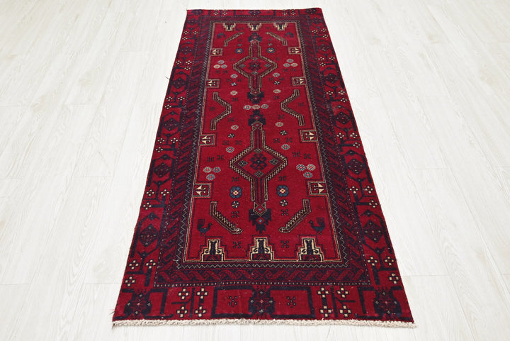red Accent rug 2' 7" x 6' 4"