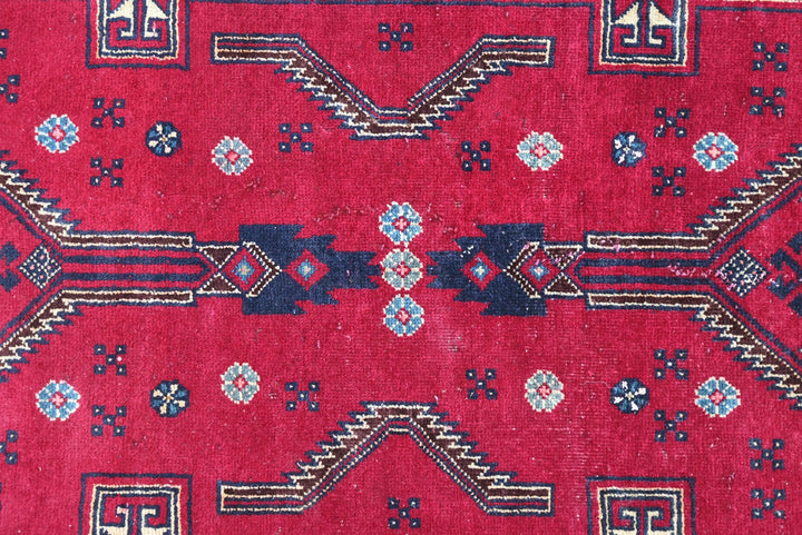 red Accent rug 2' 7" x 6' 4"