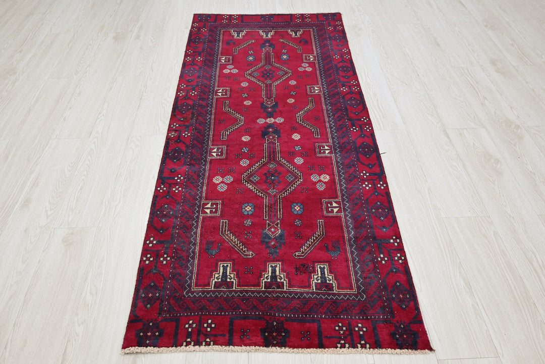 red Accent rug 2' 7" x 6' 4"