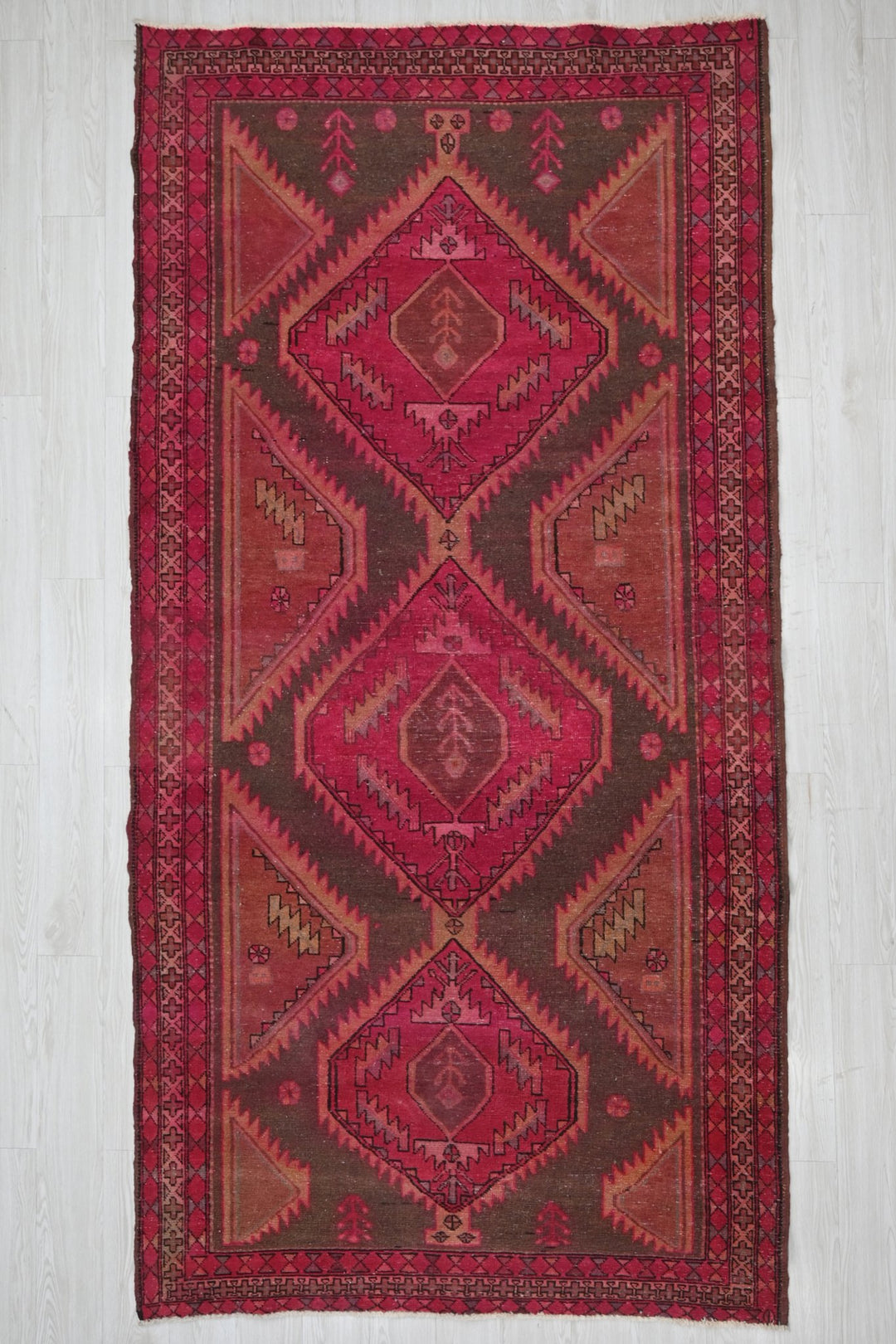 red Large rug 5' 0" x 10' 3"