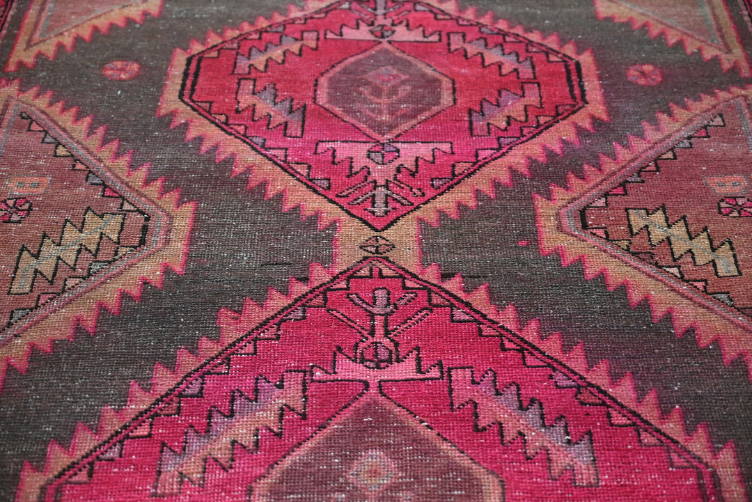 red Large rug 5' 0" x 10' 3"