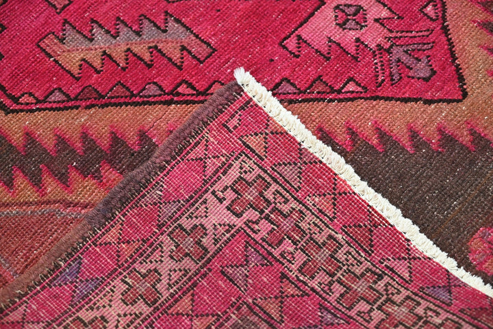 red Large rug 5' 0" x 10' 3"