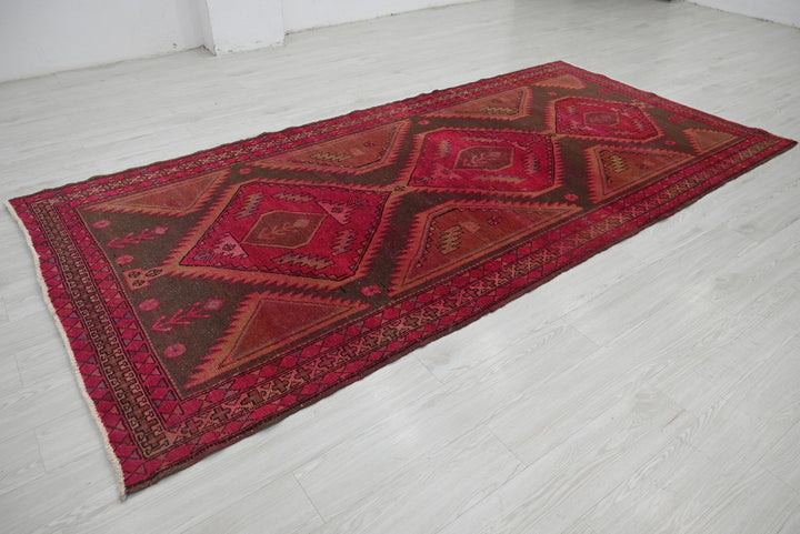 red Large rug 5' 0" x 10' 3"