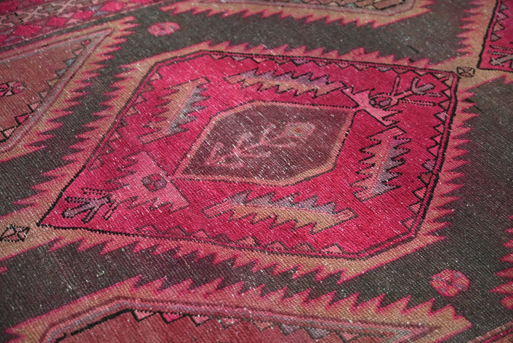 red Large rug 5' 0" x 10' 3"