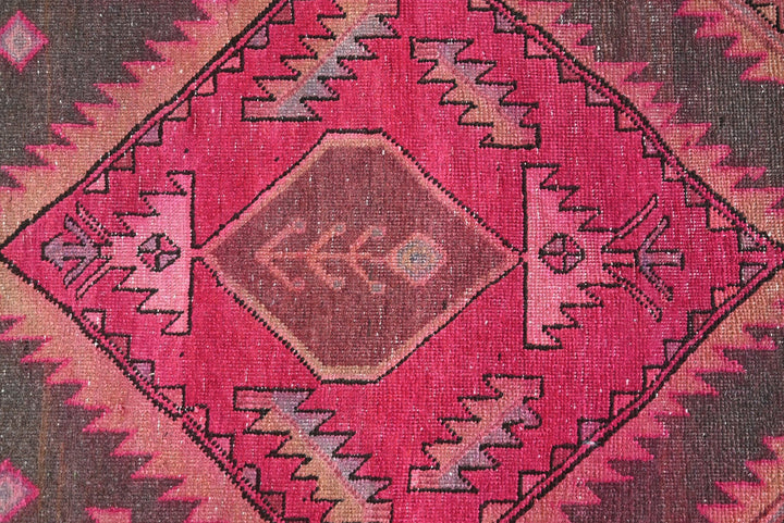 red Large rug 5' 0" x 10' 3"
