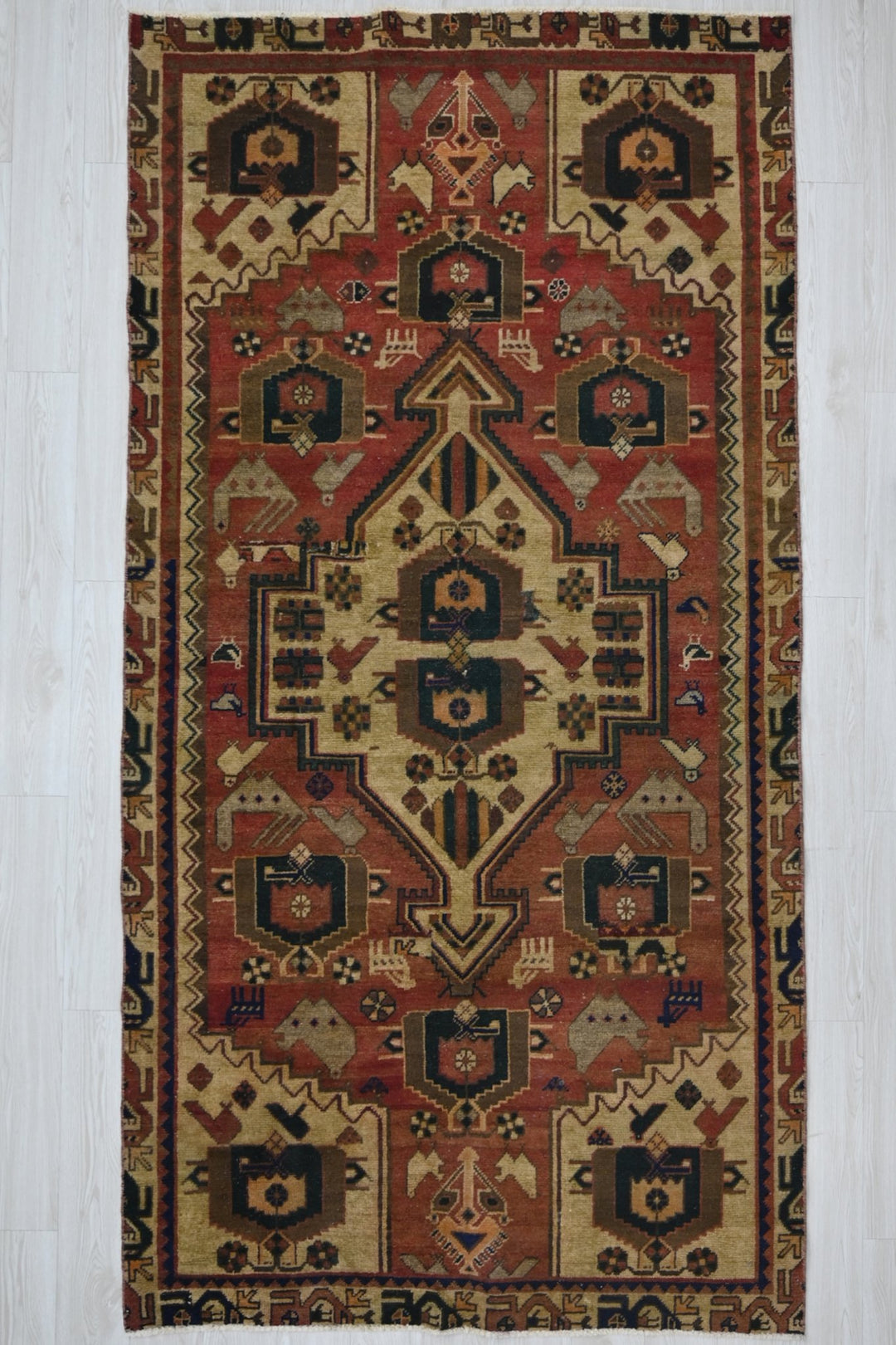 red Medium rug 4' 8" x 9' 3"