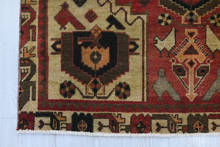red Medium rug 4' 8" x 9' 3"
