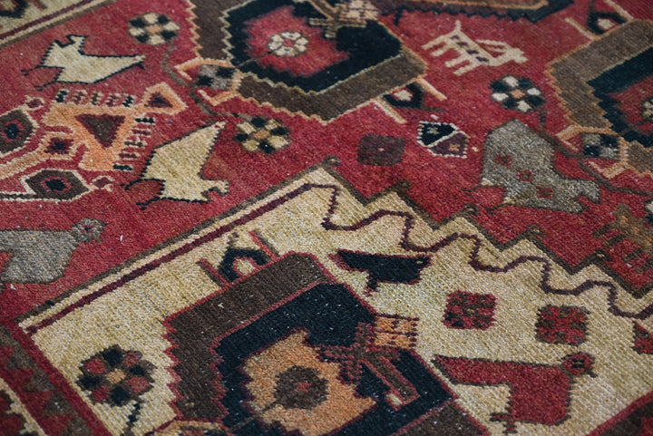 red Medium rug 4' 8" x 9' 3"