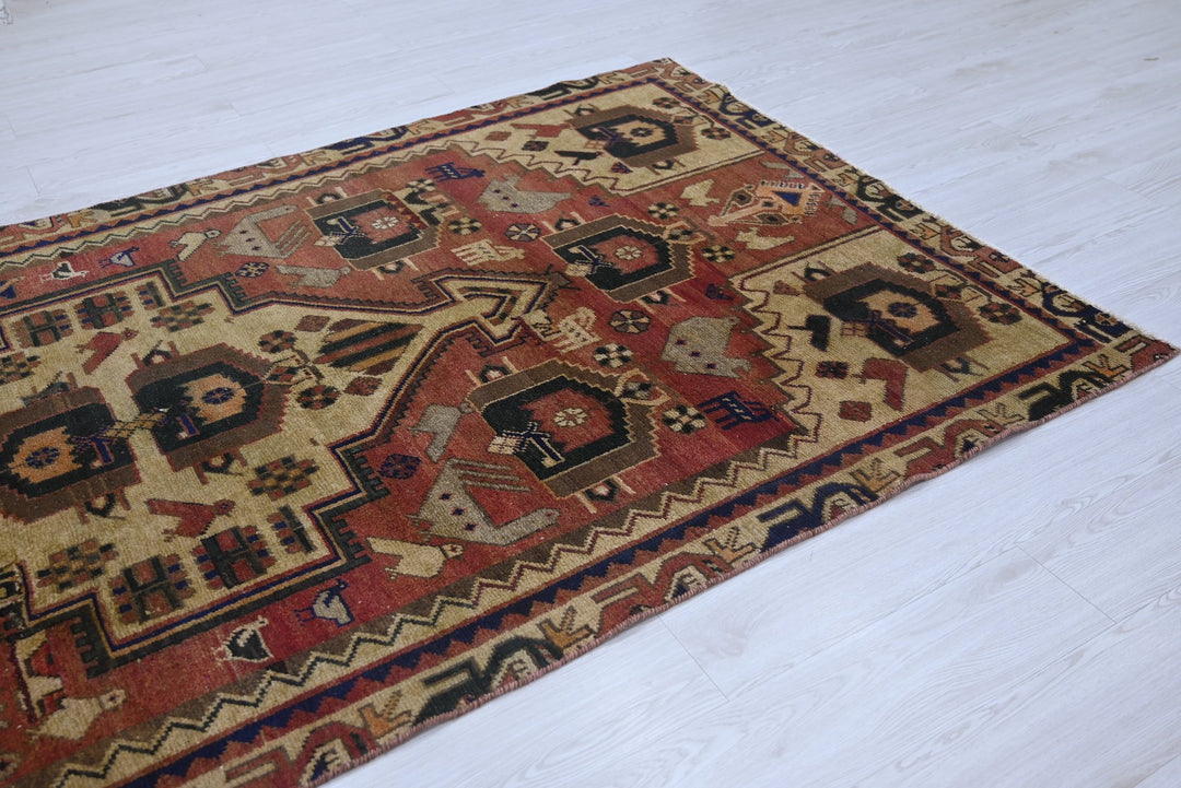red Medium rug 4' 8" x 9' 3"