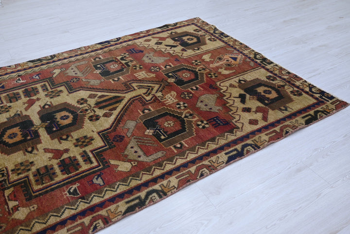 red Medium rug 4' 8" x 9' 3"