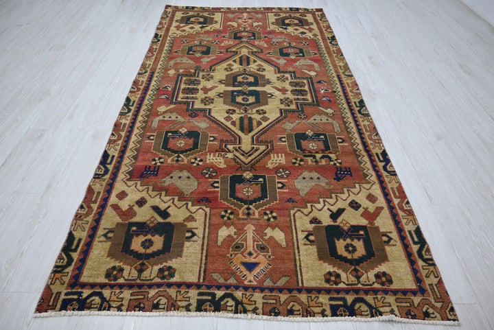 red Medium rug 4' 8" x 9' 3"