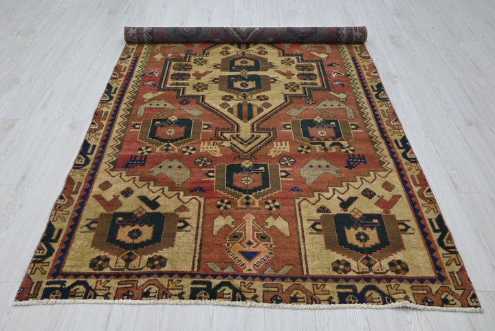 red Medium rug 4' 8" x 9' 3"