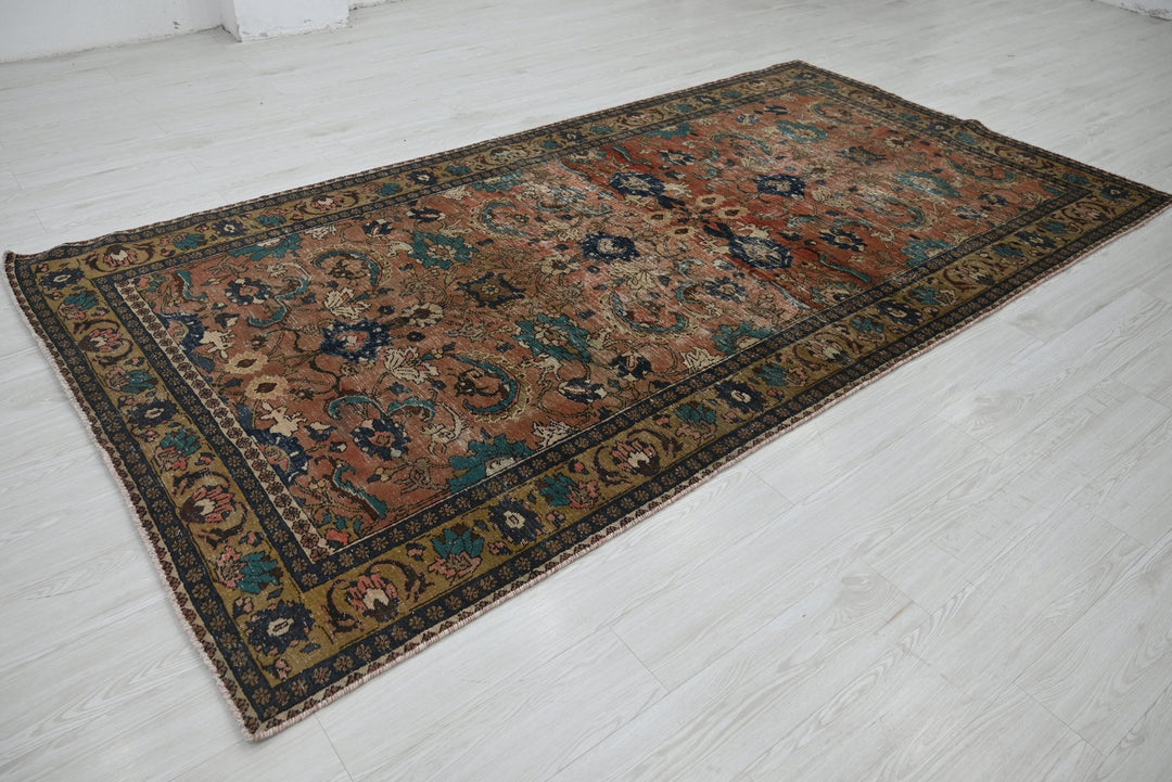brown Large rug 5' 1" x 9' 10"