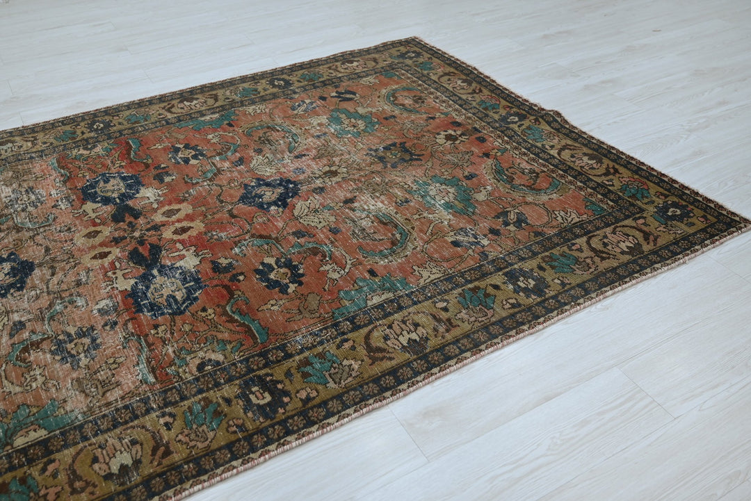 brown Large rug 5' 1" x 9' 10"