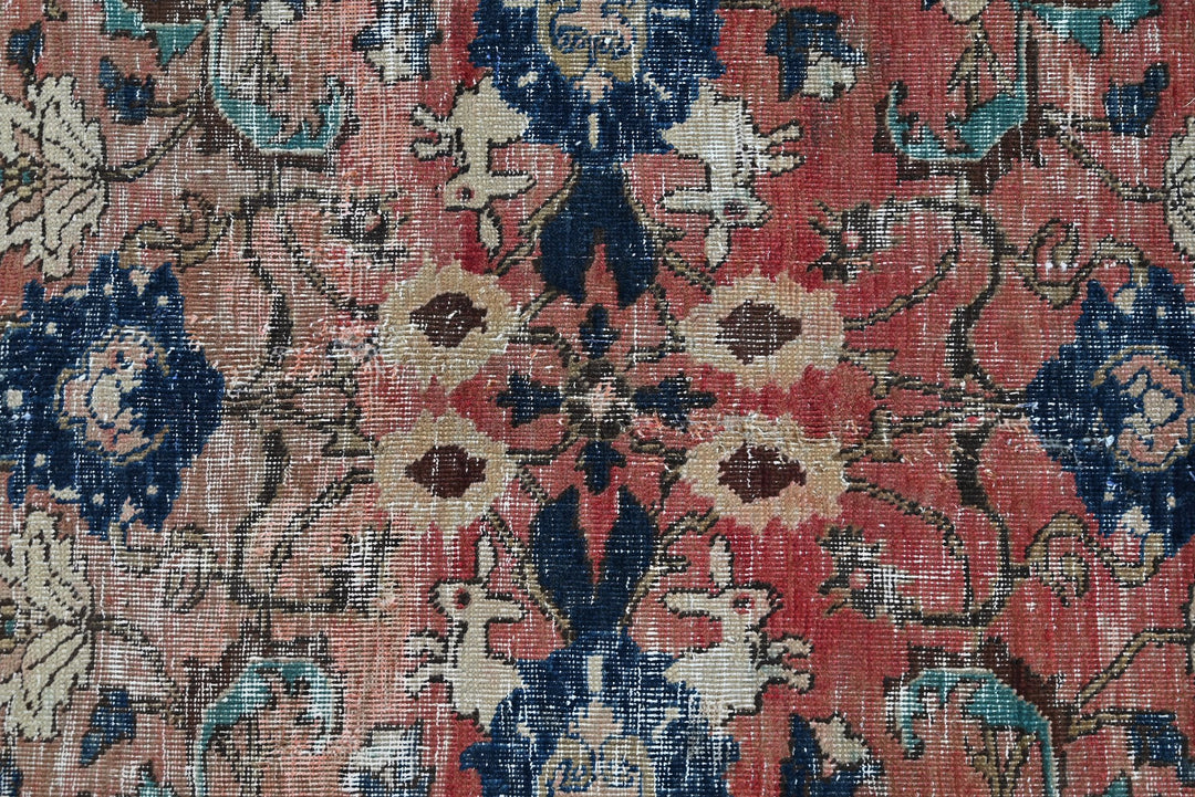 brown Large rug 5' 1" x 9' 10"