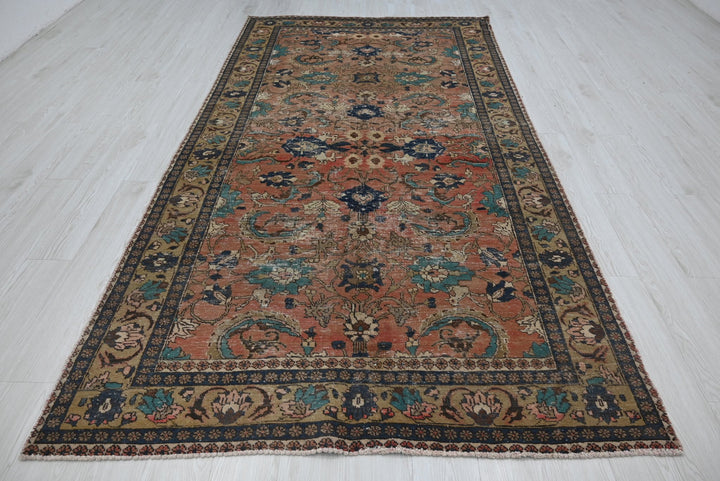 brown Large rug 5' 1" x 9' 10"