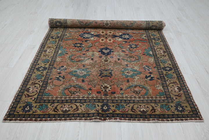 brown Large rug 5' 1" x 9' 10"
