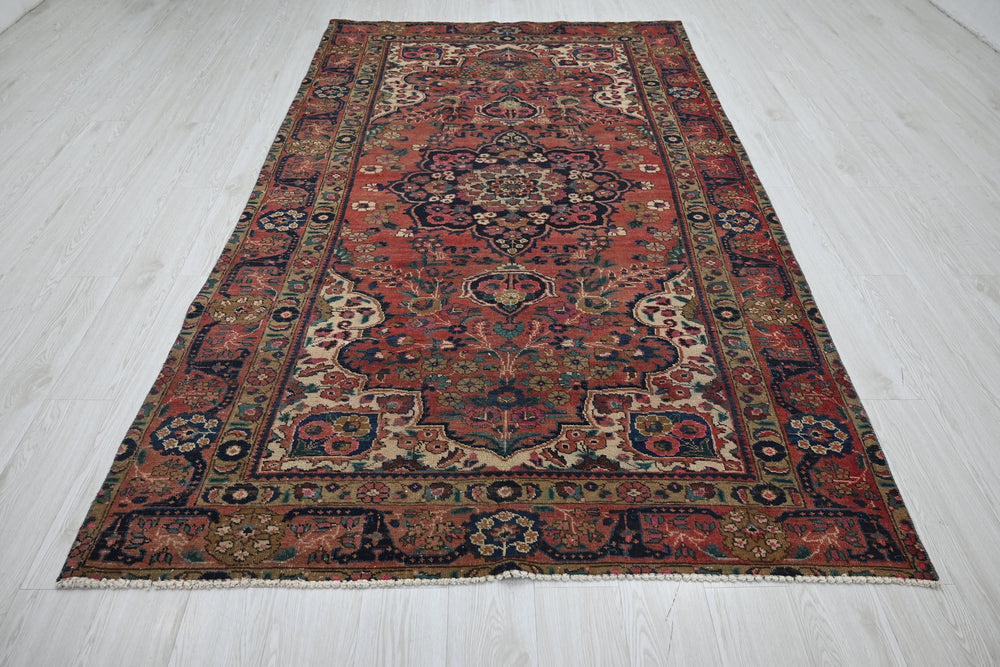 red Medium rug 5' 3" x 9' 1"