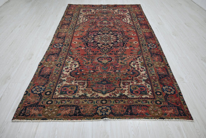 red Medium rug 5' 3" x 9' 1"