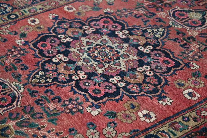 red Medium rug 5' 3" x 9' 1"
