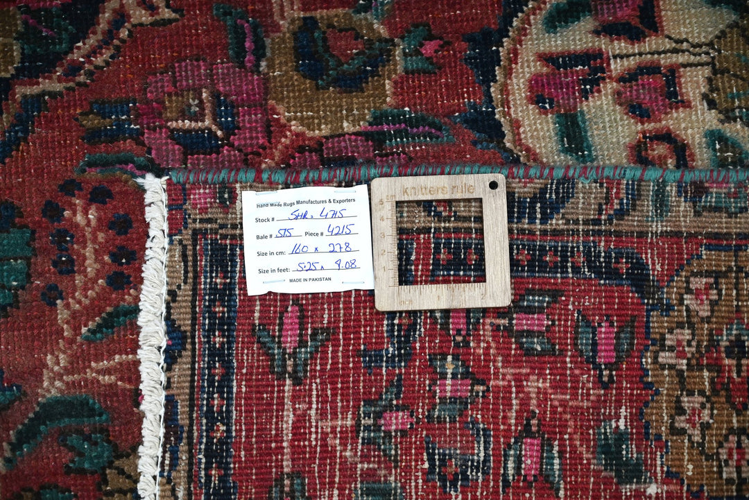 red Medium rug 5' 3" x 9' 1"