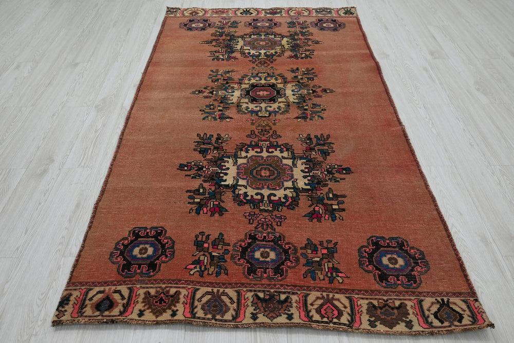 orange Medium rug 4' 4" x 7' 9"