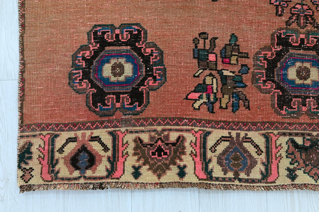 orange Medium rug 4' 4" x 7' 9"