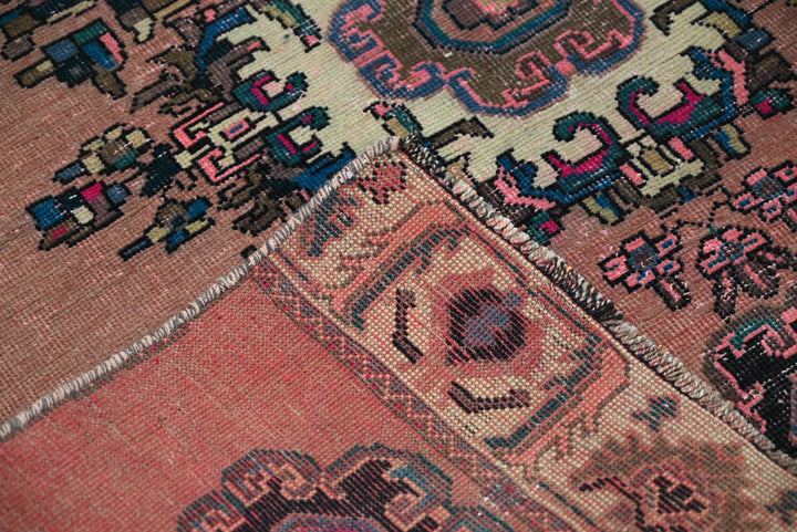 orange Medium rug 4' 4" x 7' 9"