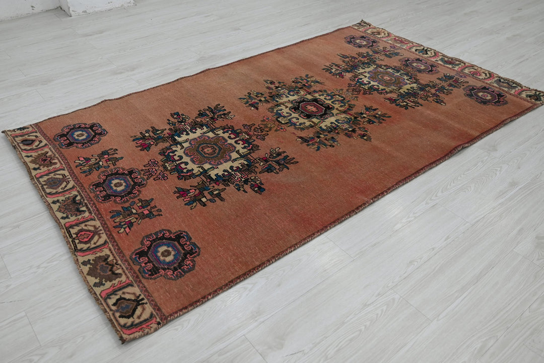 orange Medium rug 4' 4" x 7' 9"
