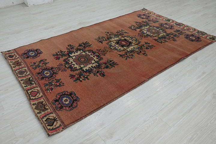 orange Medium rug 4' 4" x 7' 9"