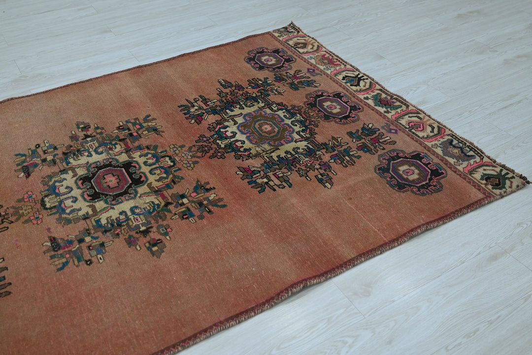 orange Medium rug 4' 4" x 7' 9"