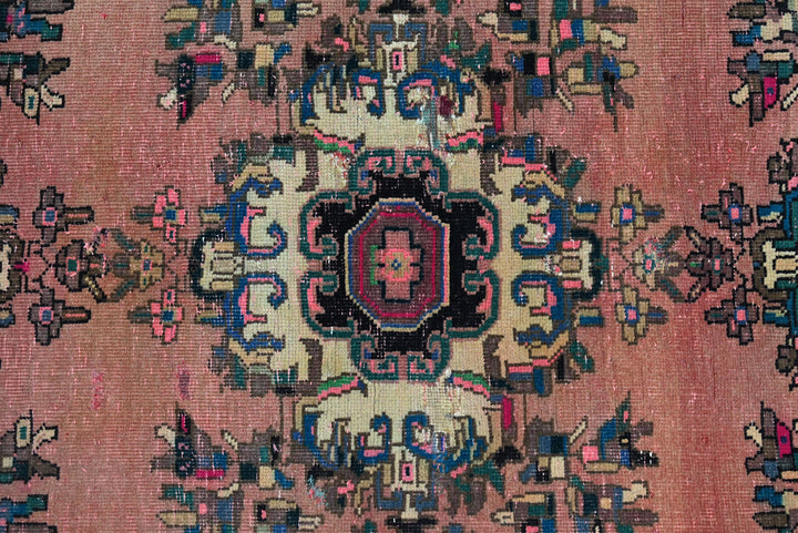 orange Medium rug 4' 4" x 7' 9"