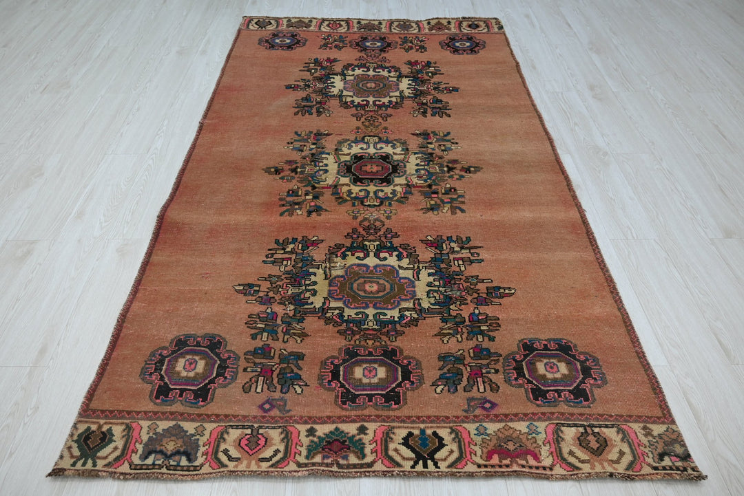 orange Medium rug 4' 4" x 7' 9"