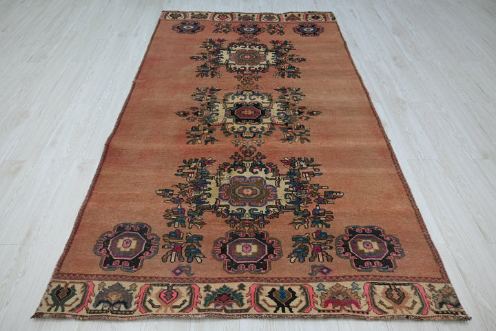 orange Medium rug 4' 4" x 7' 9"
