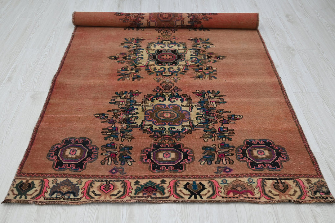 orange Medium rug 4' 4" x 7' 9"