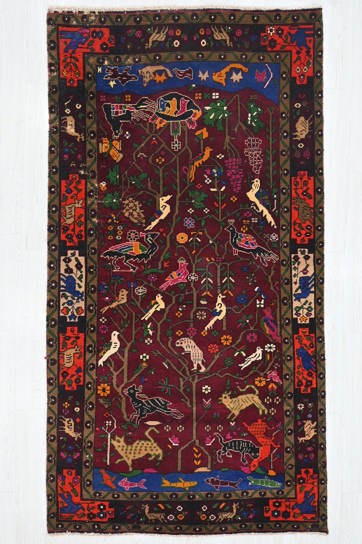 red Large rug 4' 8" x 9' 6"