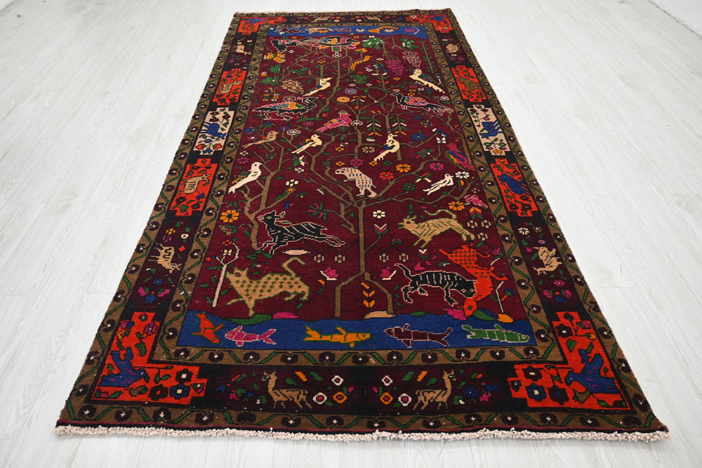 red Large rug 4' 8" x 9' 6"