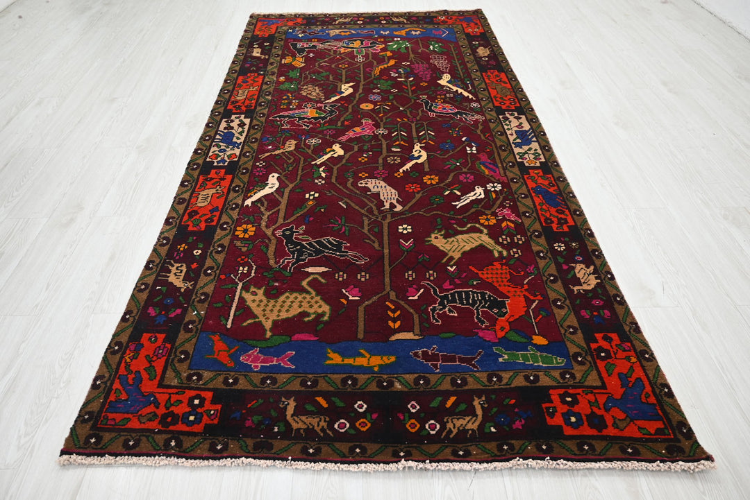 red Large rug 4' 8" x 9' 6"