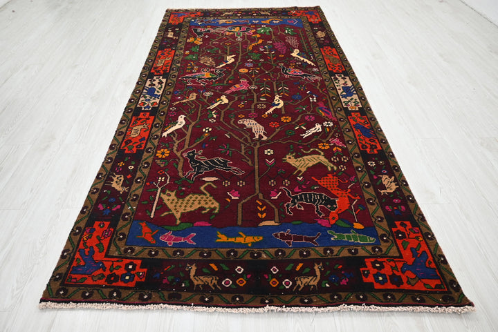 red Large rug 4' 8" x 9' 6"