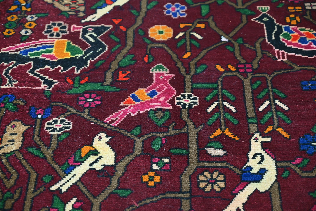 red Large rug 4' 8" x 9' 6"