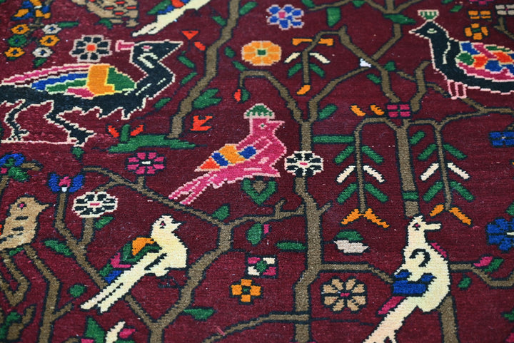 red Large rug 4' 8" x 9' 6"